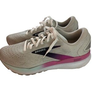 Brooks Ghost women’s 10.5 wide running shoe